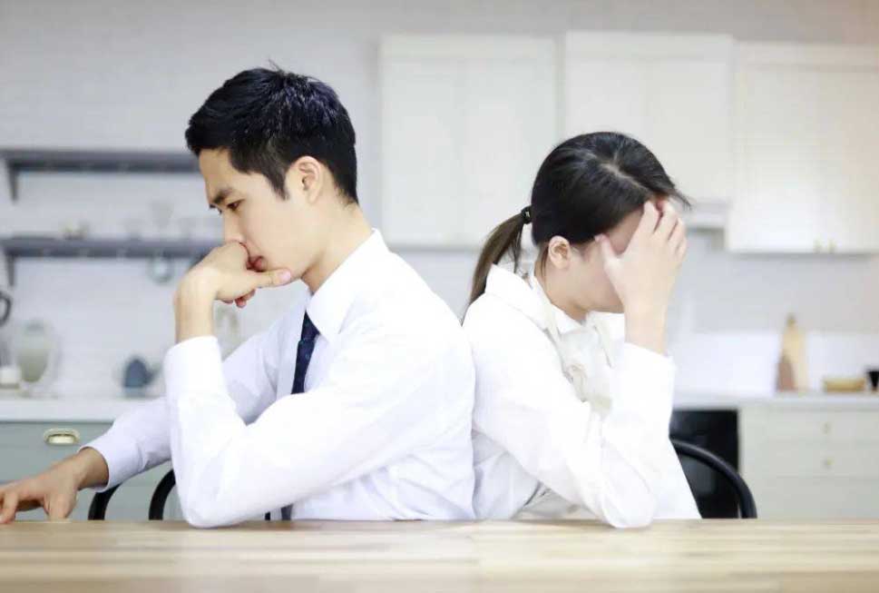 【信任】婚姻中两个必须诚实相待吗？